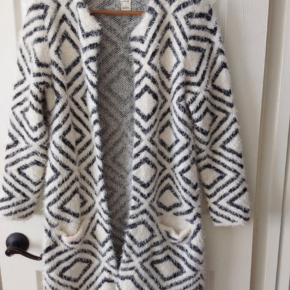 White Black Geometric Cardigan Sweater - Picture 1 of 1